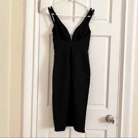 Lulu’s Black midi dress - Picture 4 of 4